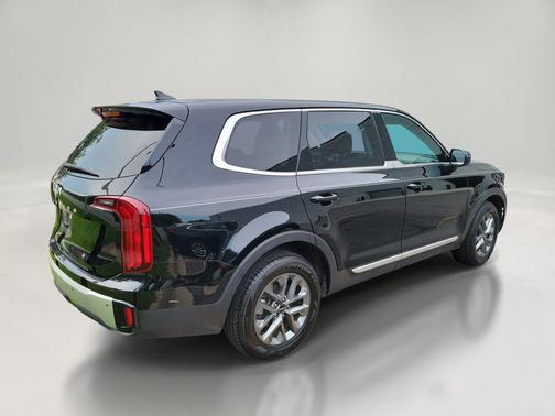 Ebony Black 2024 Kia Telluride LX