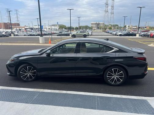 2022 Lexus ES 350 Base