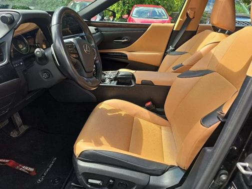 2022 Lexus ES 350 Base