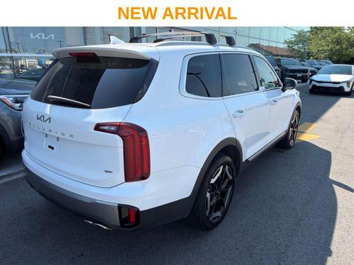 Glacial White Pearl 2025 Kia Telluride S