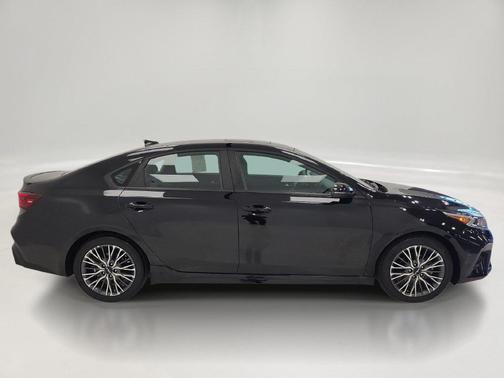 Aurora Black 2024 Kia Forte GT-Line