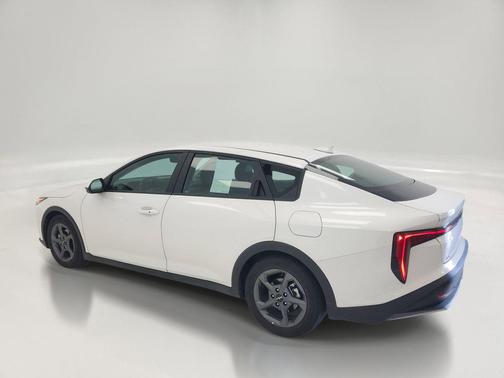 Snow White Pearl 2025 Kia K4 LXS