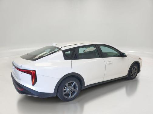 Snow White Pearl 2025 Kia K4 LXS