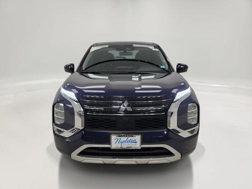 Cosmic Blue Metallic 2024 Mitsubishi Outlander SE
