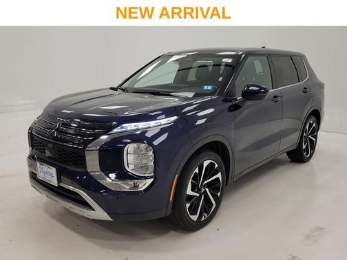 Cosmic Blue Metallic 2024 Mitsubishi Outlander SE