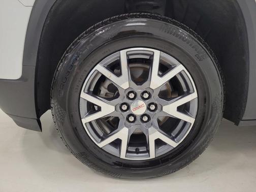 Summit White 2023 GMC Acadia FWD SLT