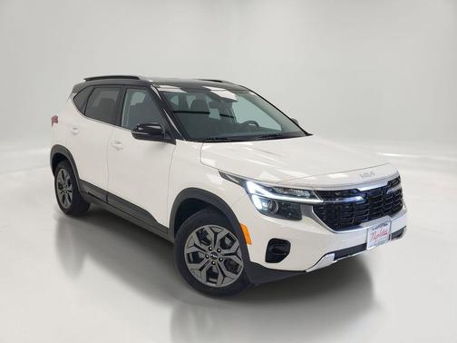 Clear White/Black Roof 2024 Kia Seltos S