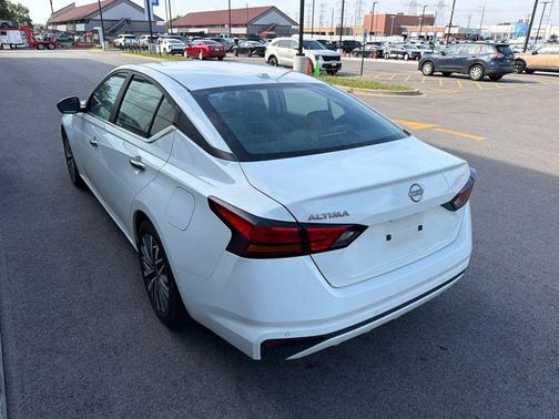 Glacier White 2025 Nissan Altima 2.5 SV