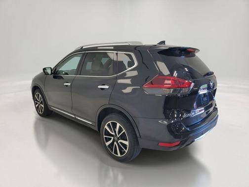 Magnetic Black Pearl 2020 Nissan Rogue SL