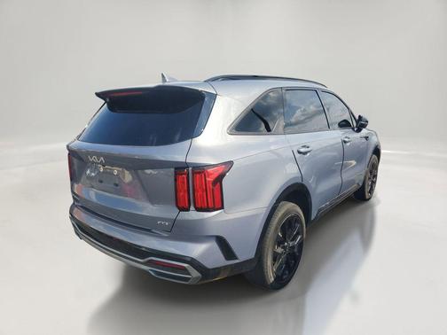 Everlasting Silver 2023 Kia Sorento SX