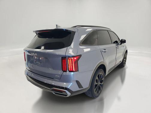 Everlasting Silver 2023 Kia Sorento SX