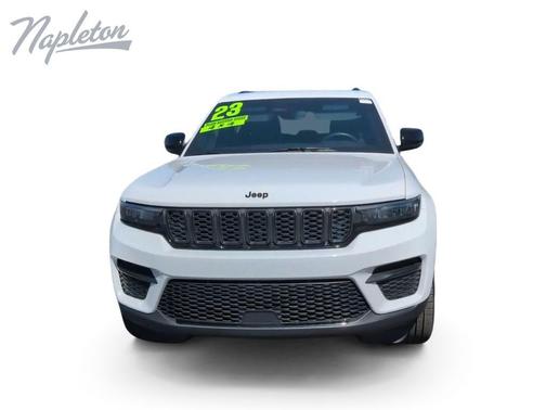 Bright White Clearcoat 2023 Jeep Grand Cherokee Altitude