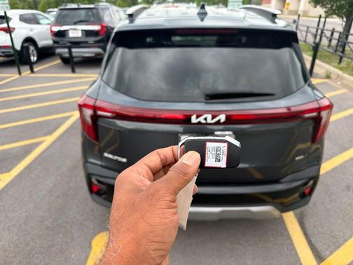 Gravity Gray 2024 Kia Seltos EX