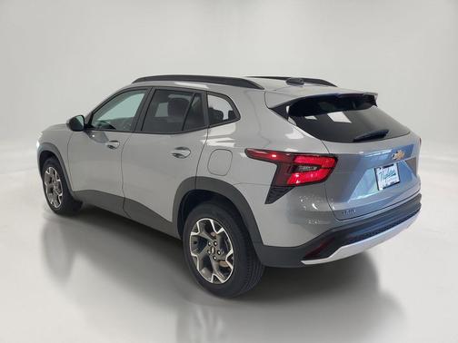 Sterling Gray Metallic 2025 Chevrolet Trax LT