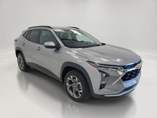 Sterling Gray Metallic 2025 Chevrolet Trax LT
