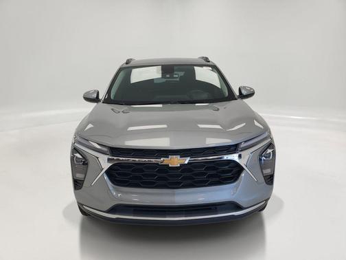 Sterling Gray Metallic 2025 Chevrolet Trax LT
