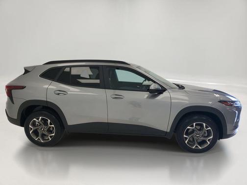 Sterling Gray Metallic 2025 Chevrolet Trax LT