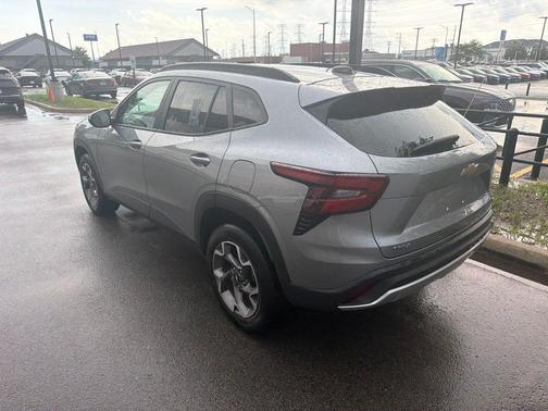 Sterling Gray Metallic 2025 Chevrolet Trax LT