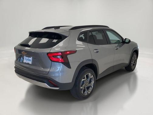 Sterling Gray Metallic 2025 Chevrolet Trax LT