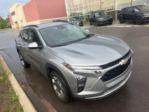 Sterling Gray Metallic 2025 Chevrolet Trax LT