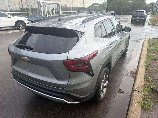 Sterling Gray Metallic 2025 Chevrolet Trax LT