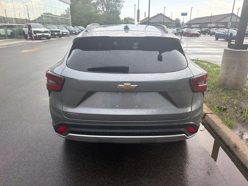 Sterling Gray Metallic 2025 Chevrolet Trax LT