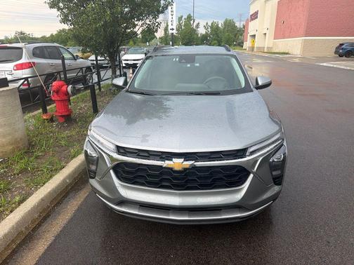 Sterling Gray Metallic 2025 Chevrolet Trax LT