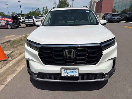 Platinum White Pearl 2023 Honda Pilot Touring 8-Passenger