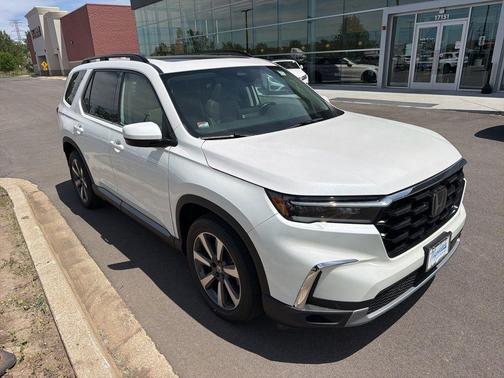 Platinum White Pearl 2023 Honda Pilot Touring 8-Passenger