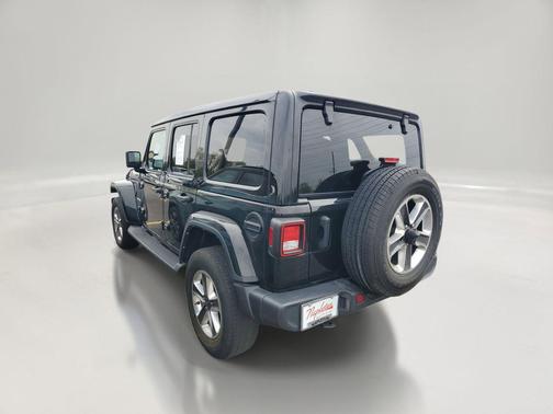 Black Clearcoat 2022 Jeep Wrangler Unlimited Sahara