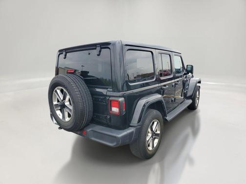 Black Clearcoat 2022 Jeep Wrangler Unlimited Sahara
