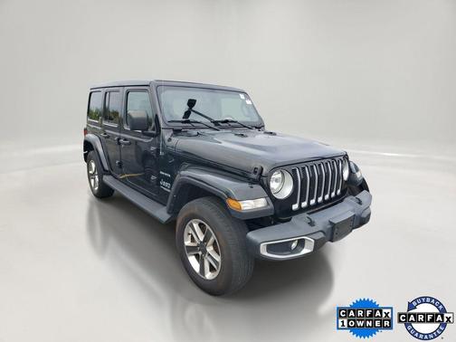 Black Clearcoat 2022 Jeep Wrangler Unlimited Sahara