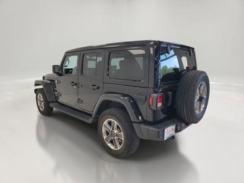 Black Clearcoat 2022 Jeep Wrangler Unlimited Sahara