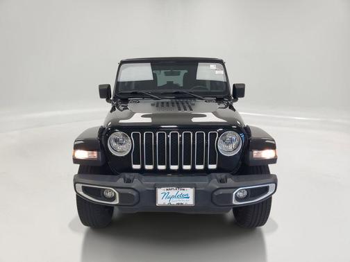 Black Clearcoat 2022 Jeep Wrangler Unlimited Sahara