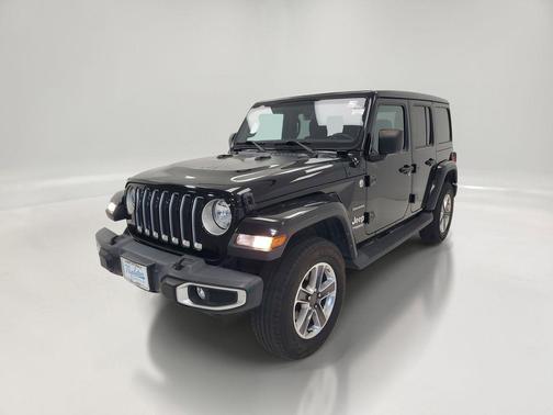 Black Clearcoat 2022 Jeep Wrangler Unlimited Sahara