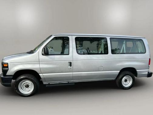 2014 Ford E350 Super Duty XL