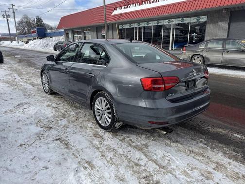 2015 Volkswagen Jetta Auto SE w/Connectivity/Navigation