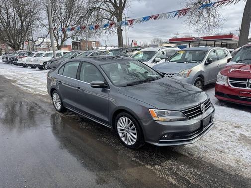 Gray 2015 Volkswagen Jetta Auto SE w/Connectivity/Navigation