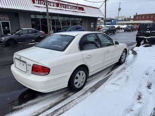 2004 Hyundai SONATA Base