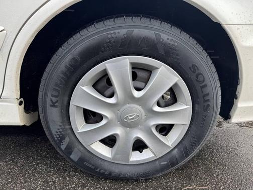 2004 Hyundai SONATA Base