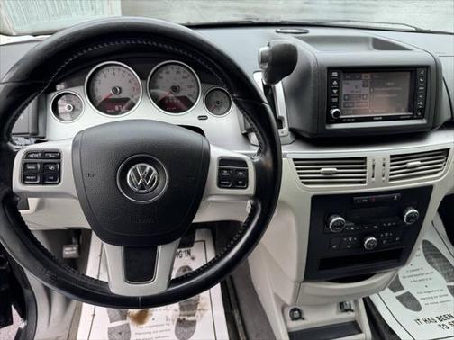 2011 Volkswagen Routan SEL 4dr Mini Van w/ Navigation