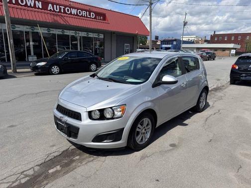 Silver 2016 Chevrolet Sonic LT
