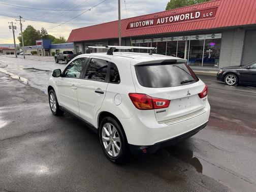 White 2015 Mitsubishi Outlander Sport ES