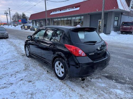 2012 Nissan Versa 1.8 SL