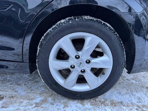 2012 Nissan Versa 1.8 SL