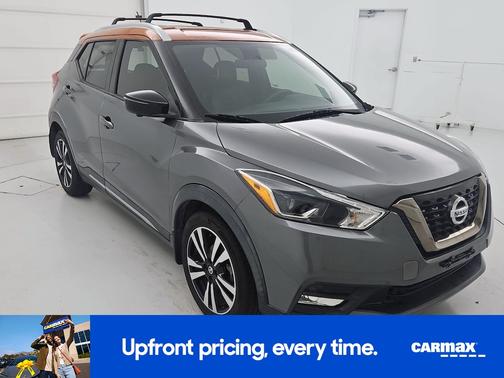 Gray 2019 Nissan Kicks SR