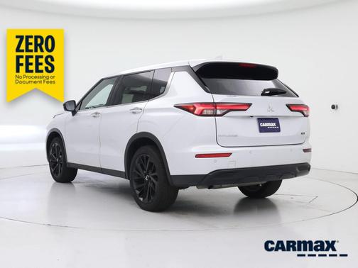 White 2024 Mitsubishi Outlander SE Black Edition