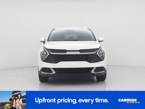 White 2023 Kia Sportage LX