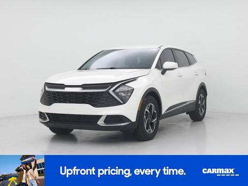 White 2023 Kia Sportage LX