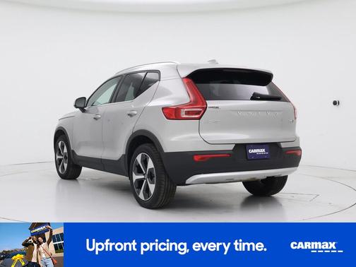 2025 Volvo XC40 B5 Plus Bright Theme